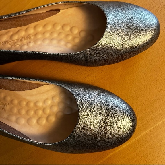 NIB Walking Cradles Gold Leather Bronwyn Flats sz 10W - Picture 5 of 12